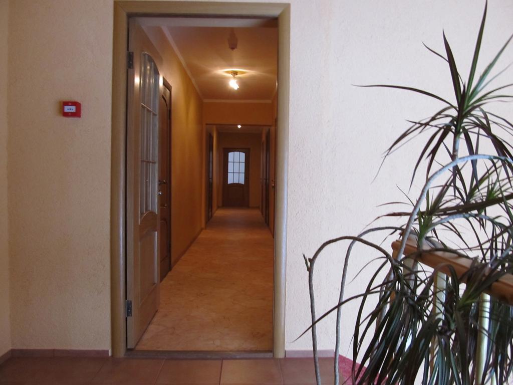 Viesu Maja Ezerkalns Hotel Kraslava Bagian luar foto