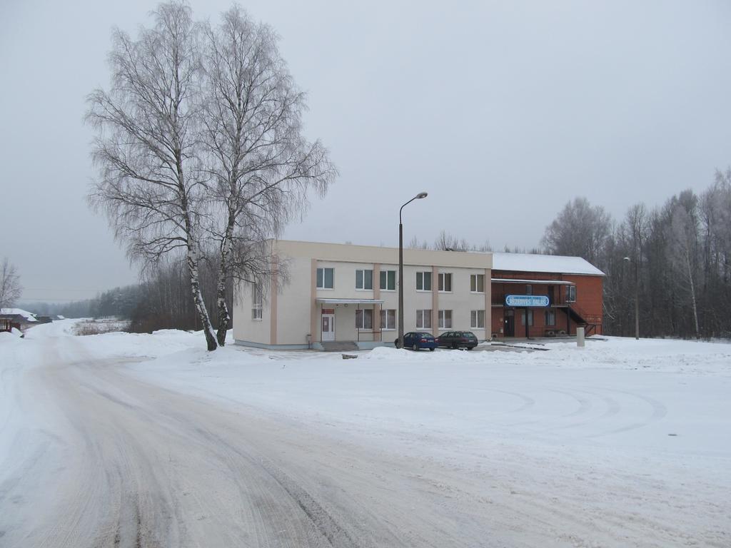 Viesu Maja Ezerkalns Hotel Kraslava Bagian luar foto