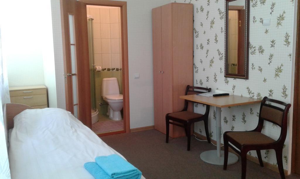 Viesu Maja Ezerkalns Hotel Kraslava Bagian luar foto