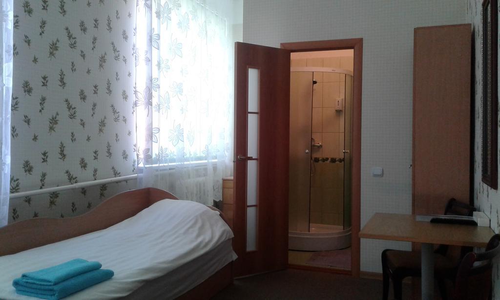 Viesu Maja Ezerkalns Hotel Kraslava Bagian luar foto