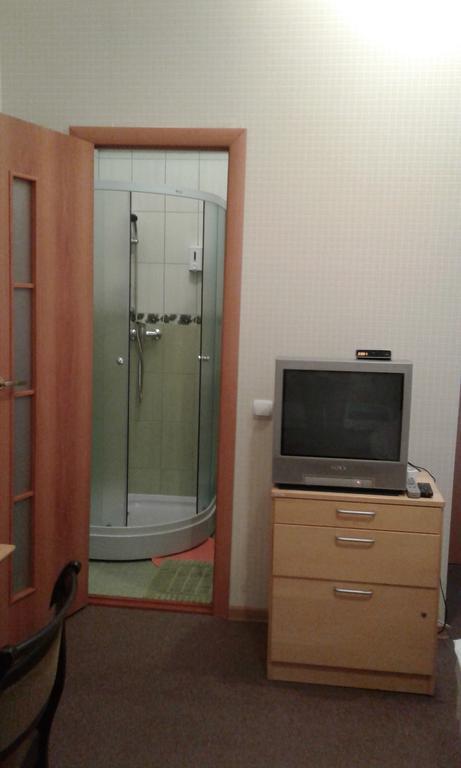Viesu Maja Ezerkalns Hotel Kraslava Bagian luar foto