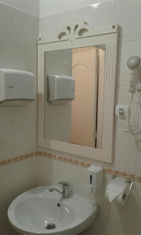 Viesu Maja Ezerkalns Hotel Kraslava Bagian luar foto